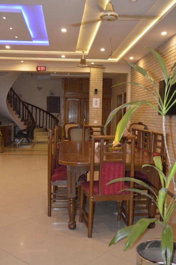New Shelton Guest House Islamabad Esterno foto