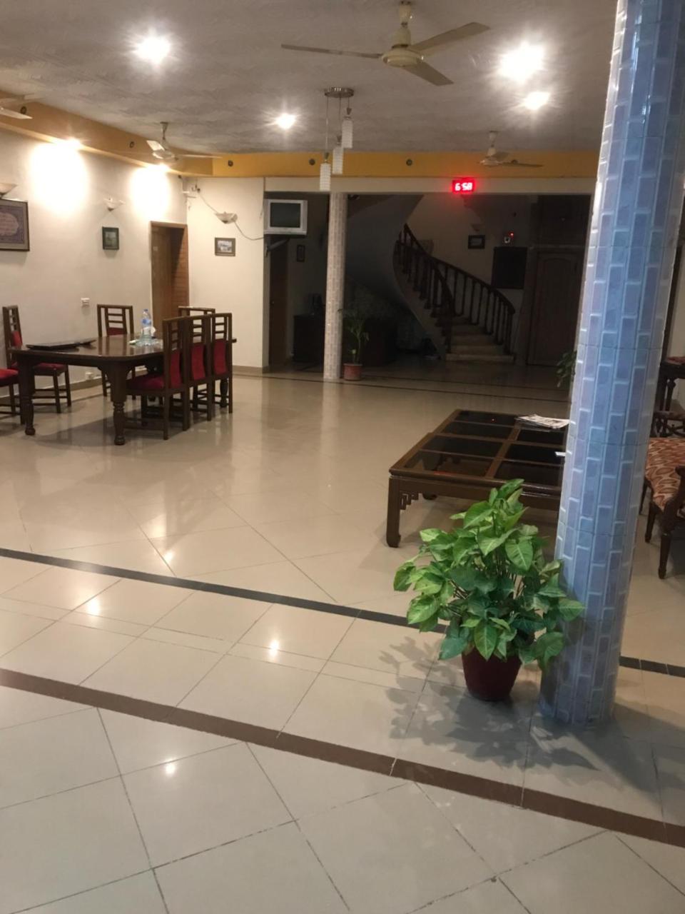 New Shelton Guest House Islamabad Esterno foto
