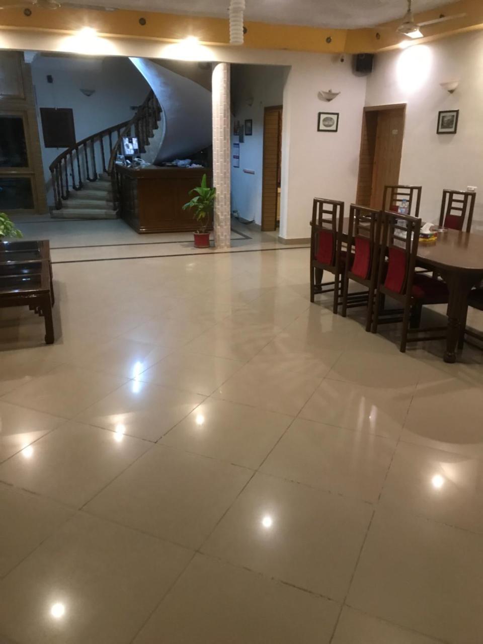 New Shelton Guest House Islamabad Esterno foto