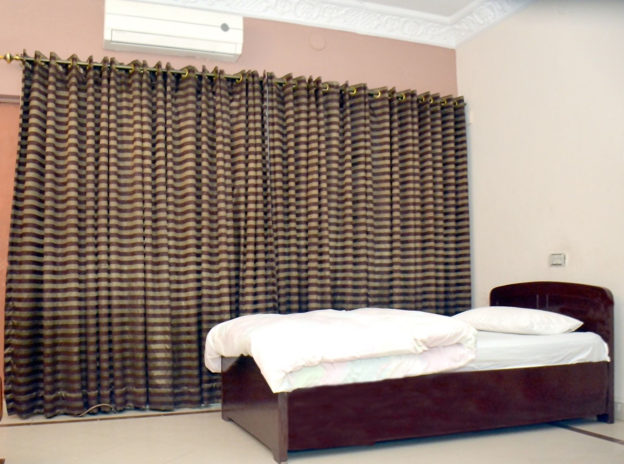 New Shelton Guest House Islamabad Esterno foto