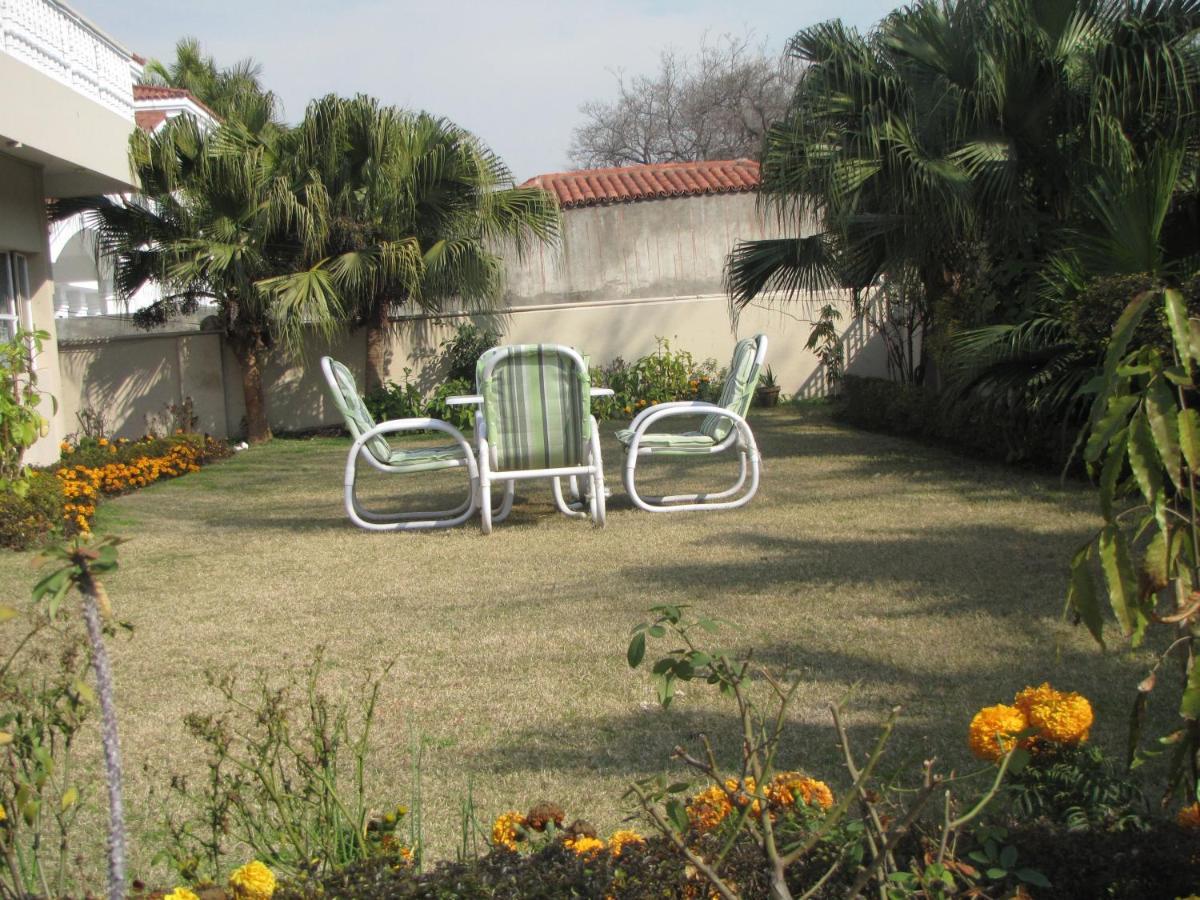 New Shelton Guest House Islamabad Esterno foto